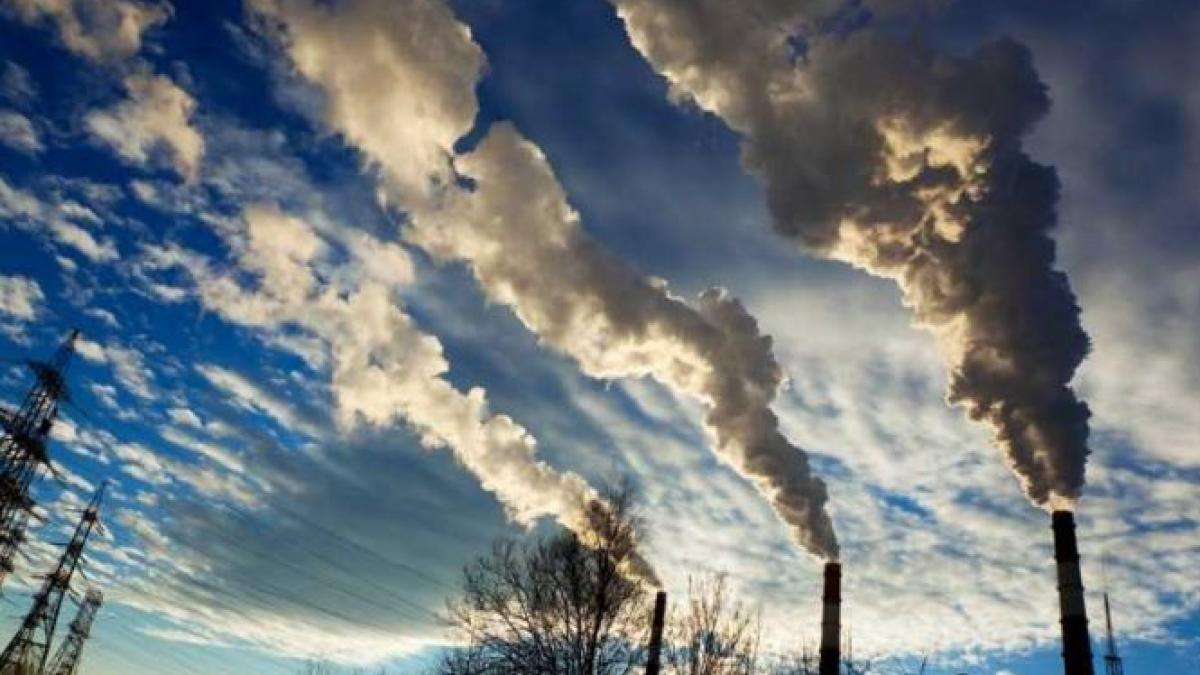 oras romanesc sufocat de poluare orice adiere de vant imprastie soda caustica in aer