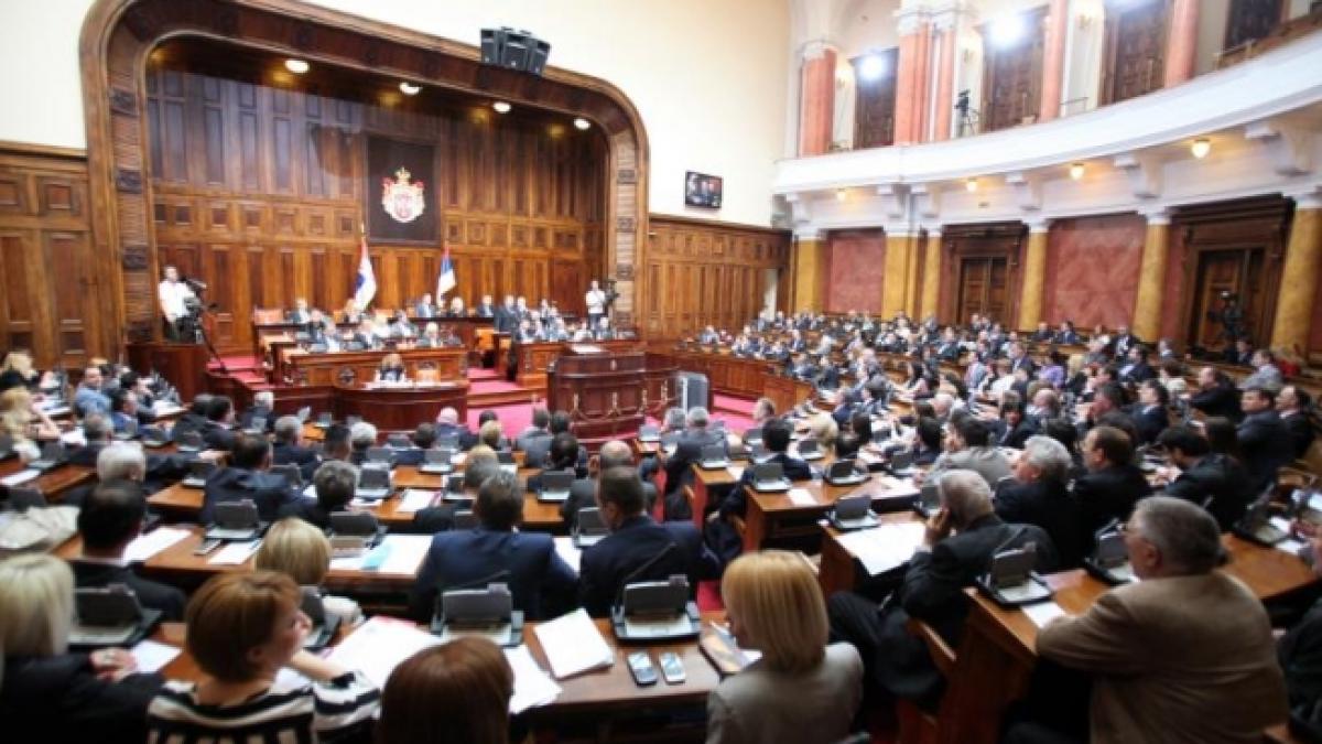 parlamentul sarb aproba un acord in vederea normalizarii relatiilor cu kosovo