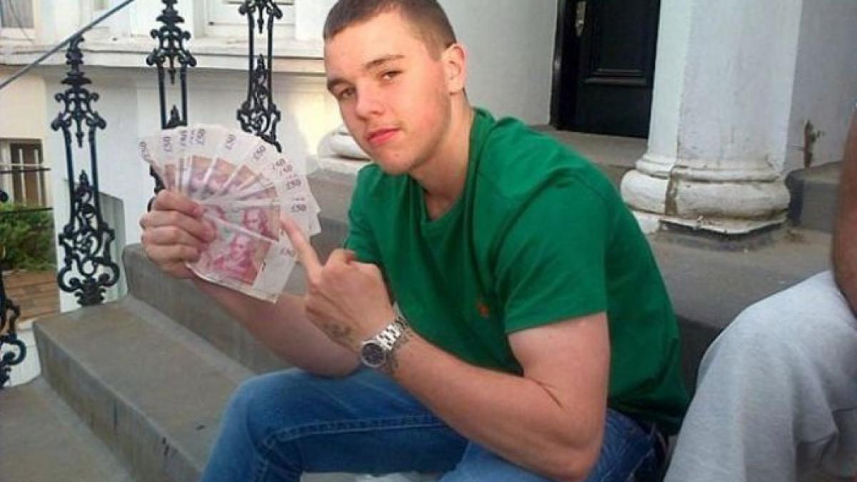 dupa ce a postat aceasta poza pe facebook politia a venit si l a saltat de acasa acum e in