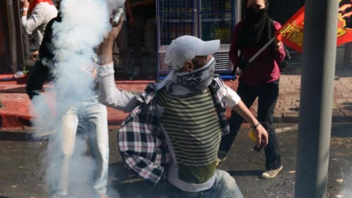 proteste violente la istanbul zece persoane au fost ranite si alte 20 au fost retinute