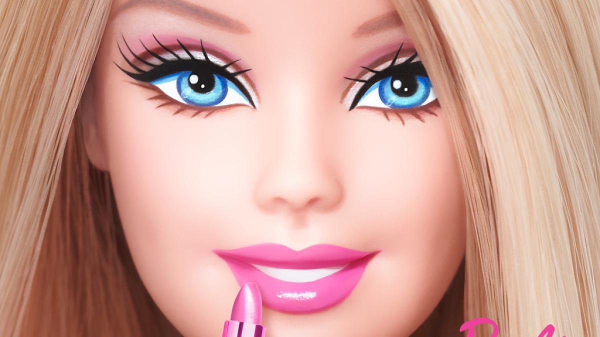 cum ar arata papusa barbie daca ar avea corpul unei adolescente de 19 ani din sua nu mai seamana