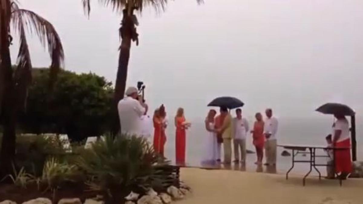 sa fi fost semnul divin ca nu trebuiau sa se casatoreasca mirii s au speriat teribil in momentul in