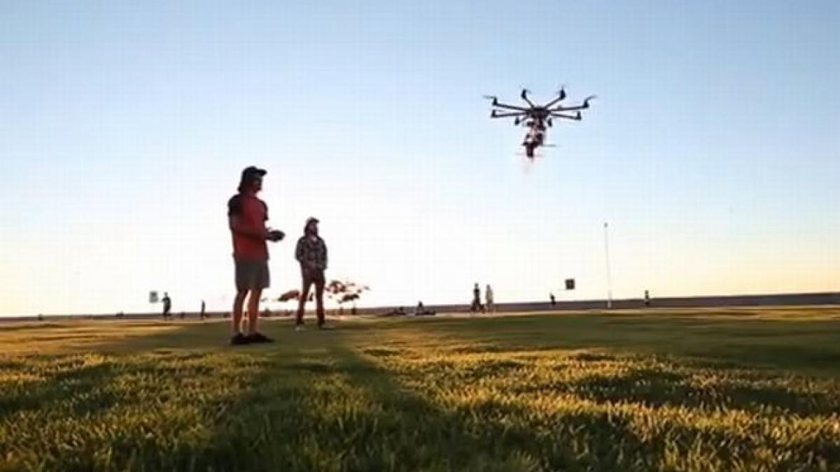 organizatorii unui festival rock din africa de sud au pus la cale transportul berii cu drona iata