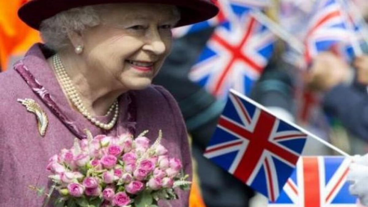 premiera in monarhia britanica a ultimilor 40 de ani regina elisabeta a ii a renunta la una dintre