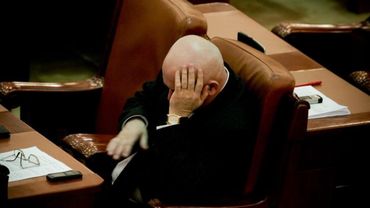 vacanta parlamentarilor a luat sfarsit alesii vor dezbate astazi motiunea simpla pe tema