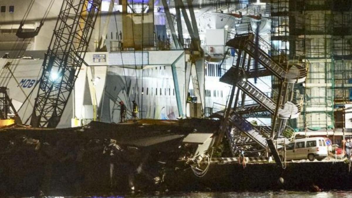 Dezastru în portul din Genova. Trei oameni au murit şi şase sunt daţi dispăruţi, după ce o navă a lovit turnul de control 