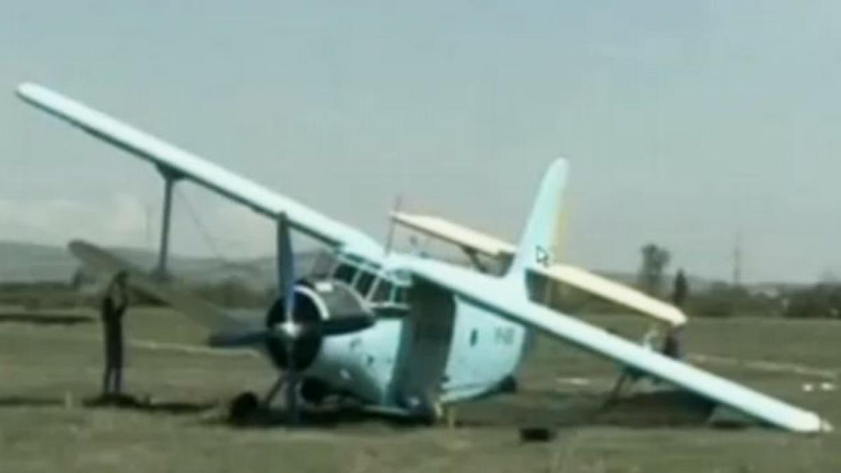un avion a aterizat de urgenta in judetul mehedinti trei persoane se aflau la bordul aparatului de