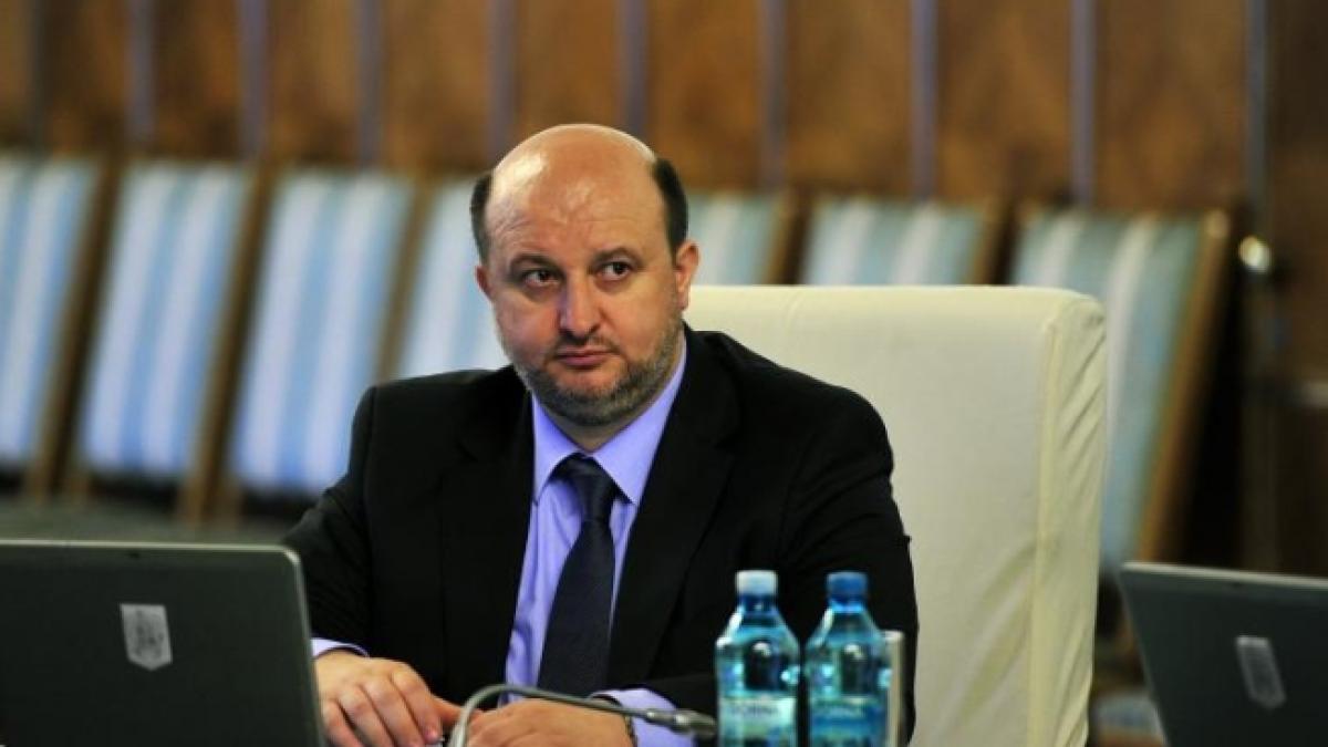 daniel chitoiu s au gasit bani pentru pensiile militare plata va incepe de la 1 ianuarie 2014