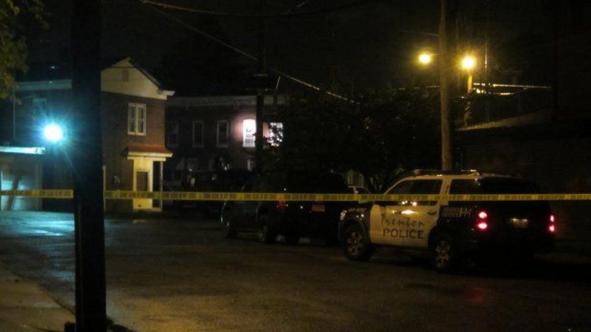 luare de ostatici in sua atacatorul a ucis o femeie si pe unul dintre copiii ei alti patru copii