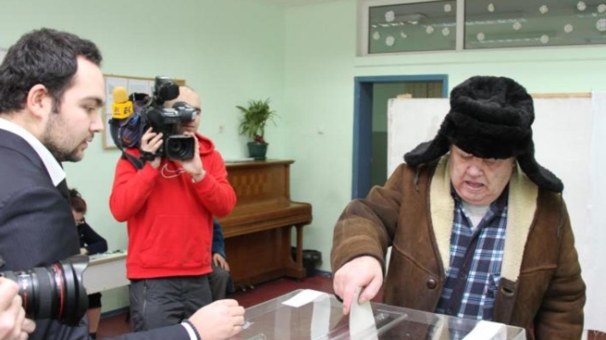 sute de mii de buletine de vot false confiscate de autoritatile bulgare cu o zi inainte de alegeri