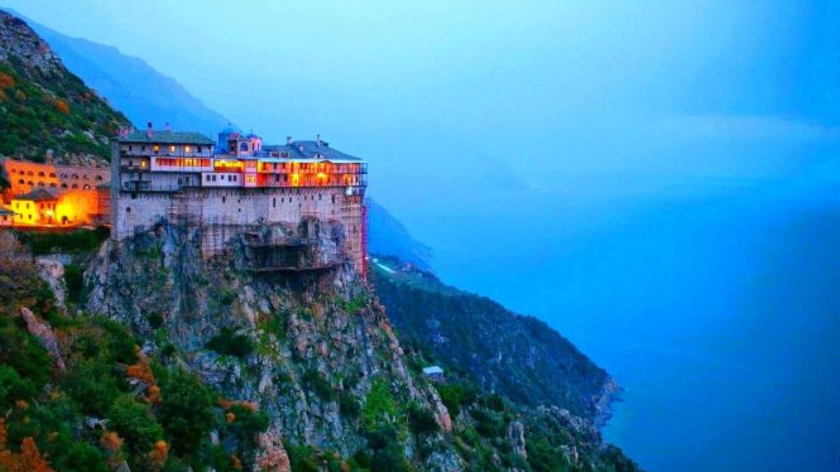 calugarii de pe muntele athos vor sa fie scutiti pe vecie de taxe