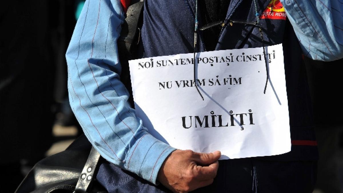 protest spontan la posta romana peste 1 500 de factori postali de la mai multe oficii din capitala