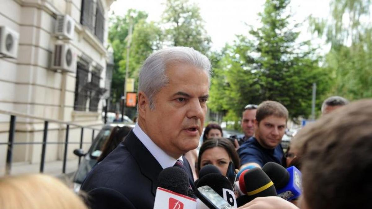 adrian nastase iese la atac a dat in judecata isc pe care il acuza ca i a afectat demnitatea