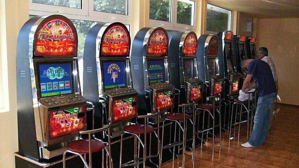 au crezut ca a dat norocul peste ei castigasera 60 000 de lei la pacanele angajatii localului le a