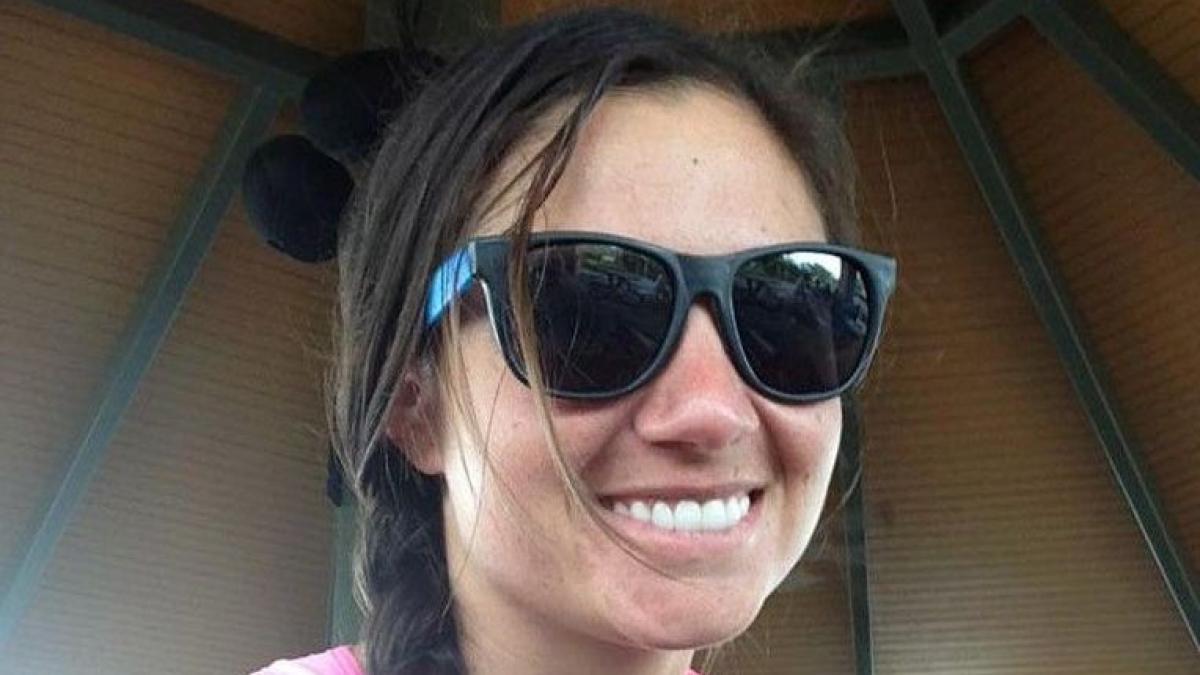 directorul scolii a innebunit cand a vazut pozele private ale acestei profesoare o avea la vedere