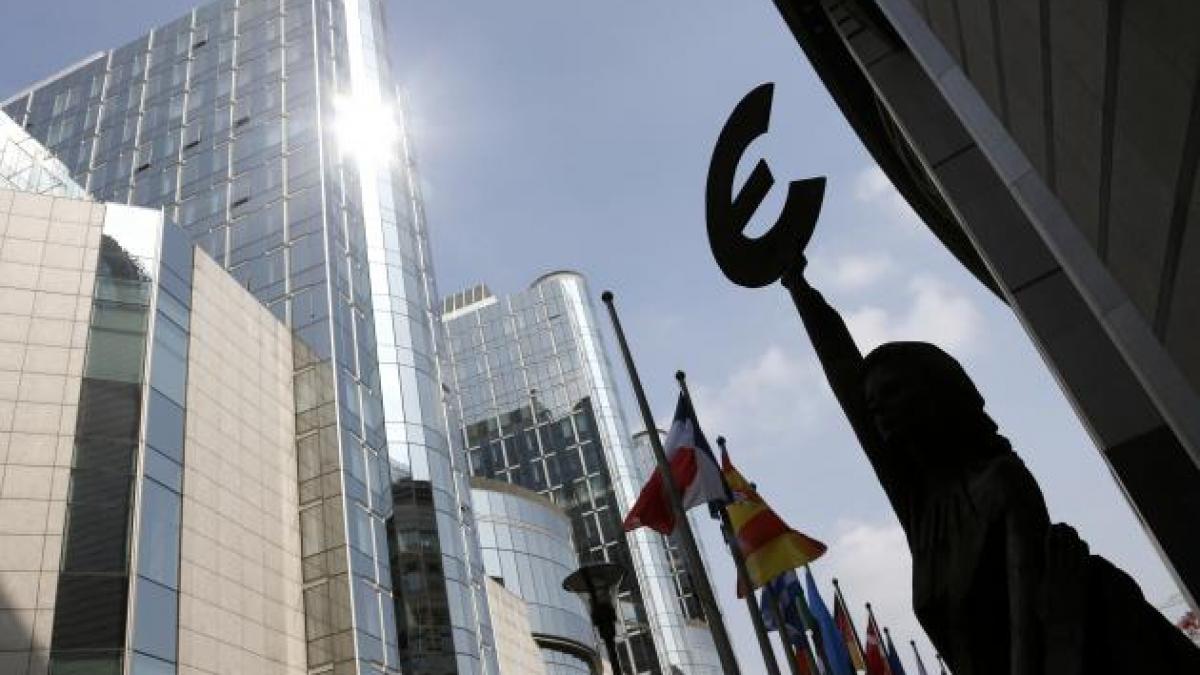 ue cerceteaza shell bp si alte companii pentru posibila manipulare a preturilor pe piata petrolului