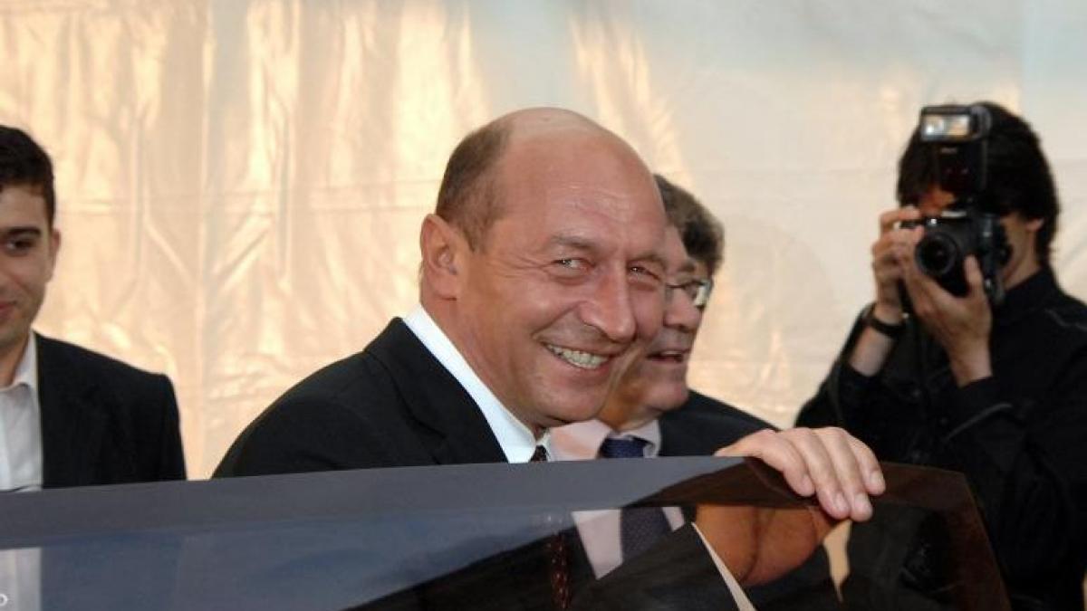Rămas fără aeronava VIP, Băsescu şi-a amintit de trenul prezidenţial: Am încercat să îl scot, dar au cerut iarăşi plata mentenanţei