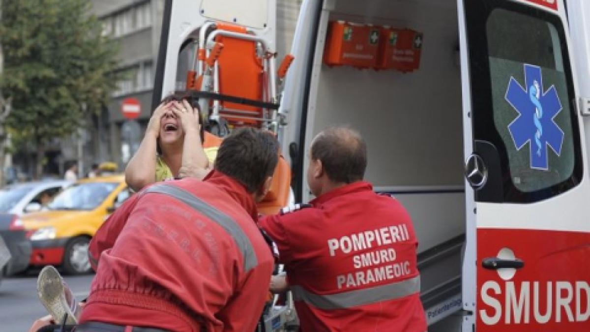 alexandria 18 persoane au ajuns la spital dupa ce microbuzul in care erau a fost lovit de o