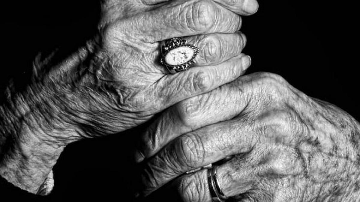 invatati sa va pretuiti batranii atata timp cat ii aveti printre voi o seara plina de cantec pentru