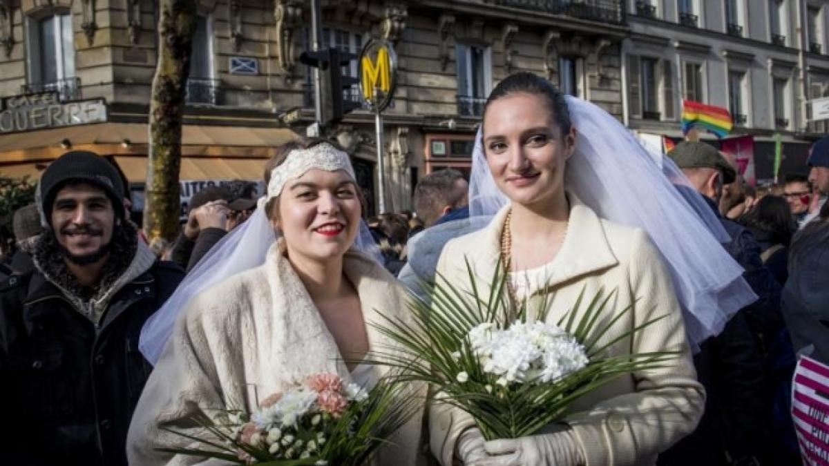 franta legea privind casatoria intre persoane de acelasi sex a fost promulgata de presedinte