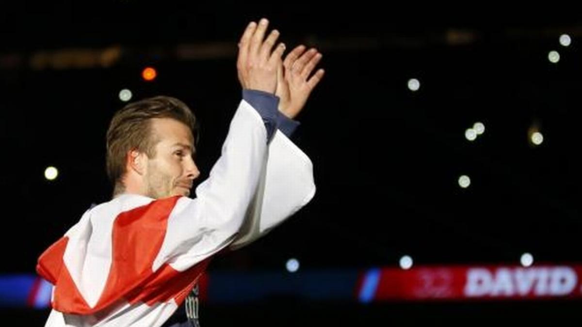 david beckham in lacrimi aclamat de un stadion intreg fotbalistul se retrage