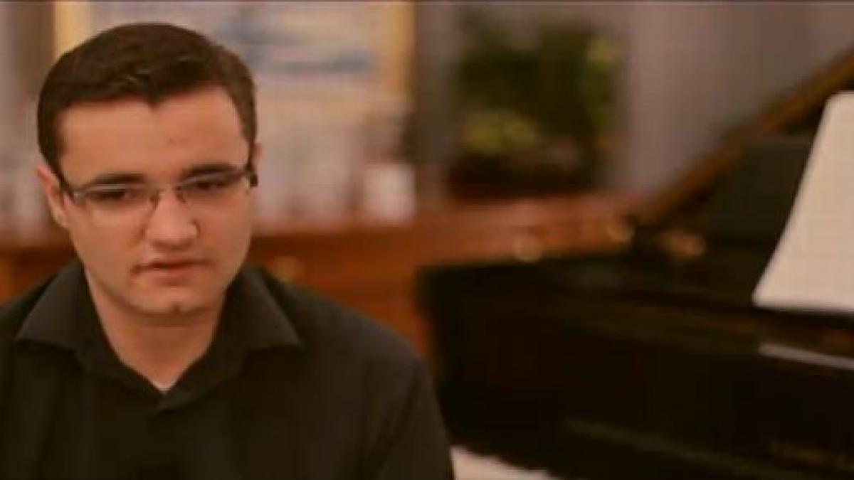 din orfelinatele comunismului a ajuns premiat de obama vezi povestea copilului roman infiat de