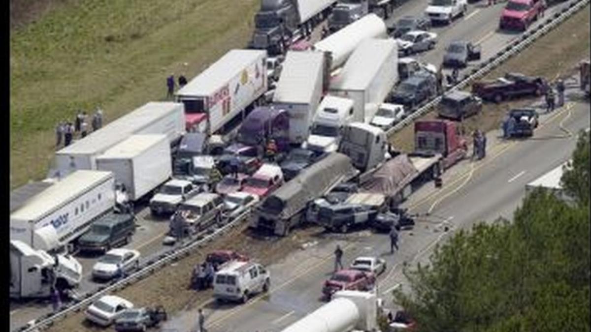 accident in lant cu 50 de masini peste 10 persoane au fost ranite