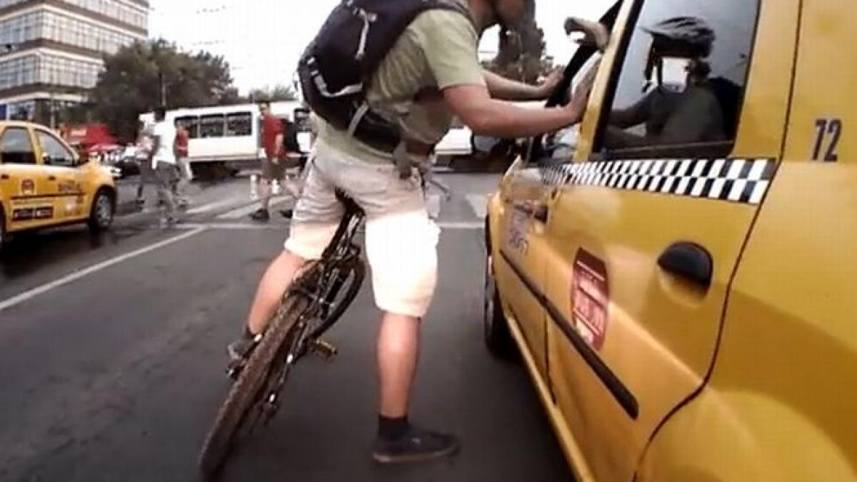 cu nervii intinsi la maximum conflict intre un biciclist si un taximetrist in traficul bucurestean