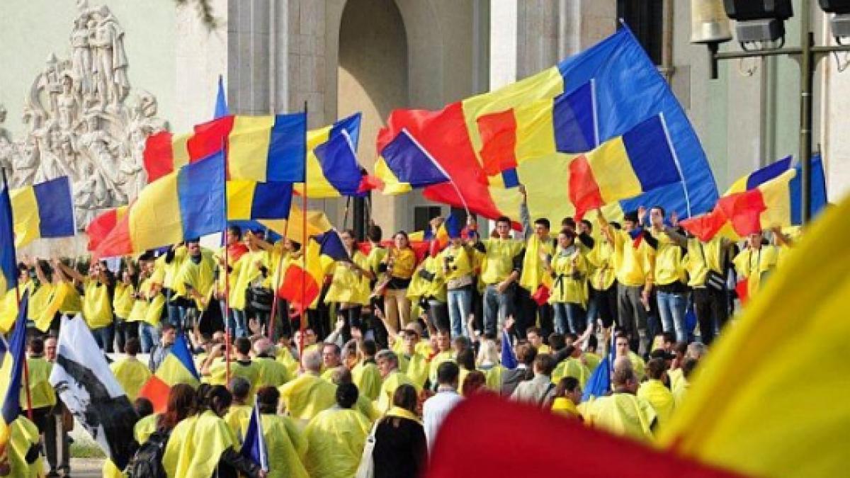 "You can feel the flag. You feel it in your heart, your soul, because you are Romanian!" The most precious gift  for all Romanians, made by Antenna 3 on May 27