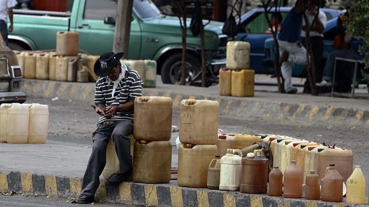 40 de litri de benzina costa mai putin de 3 lei tara in care se intampla minunea asta este in colaps