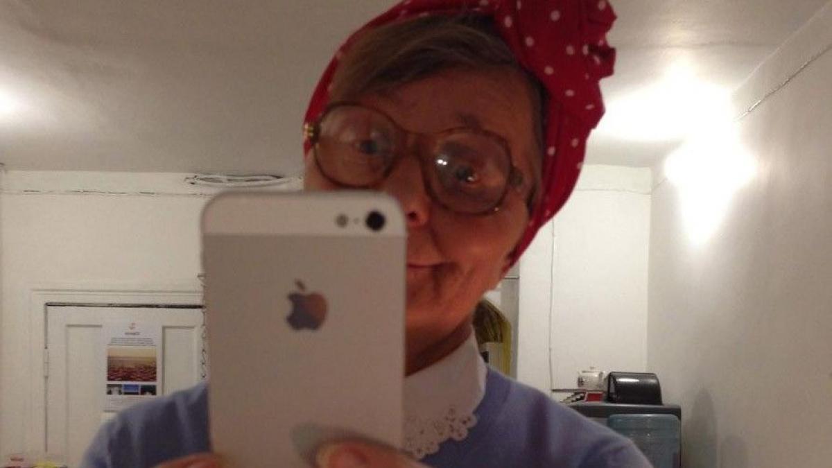 are 60 de ani dar a devenit un fenomen pe facebook face intrecere cu pitipoancele la numarul de