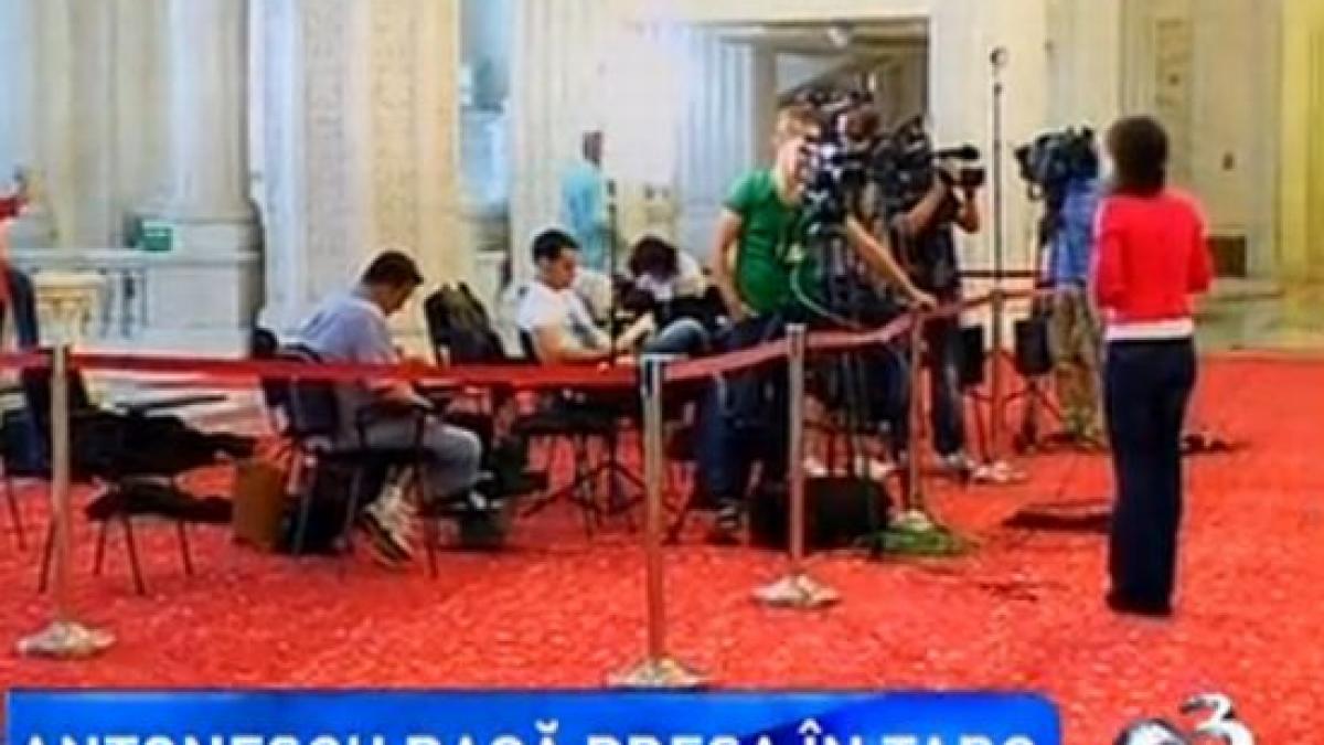 crin antonescu s a suparat pe presa a ordonat ca jurnalistii sa stea intr un tarc