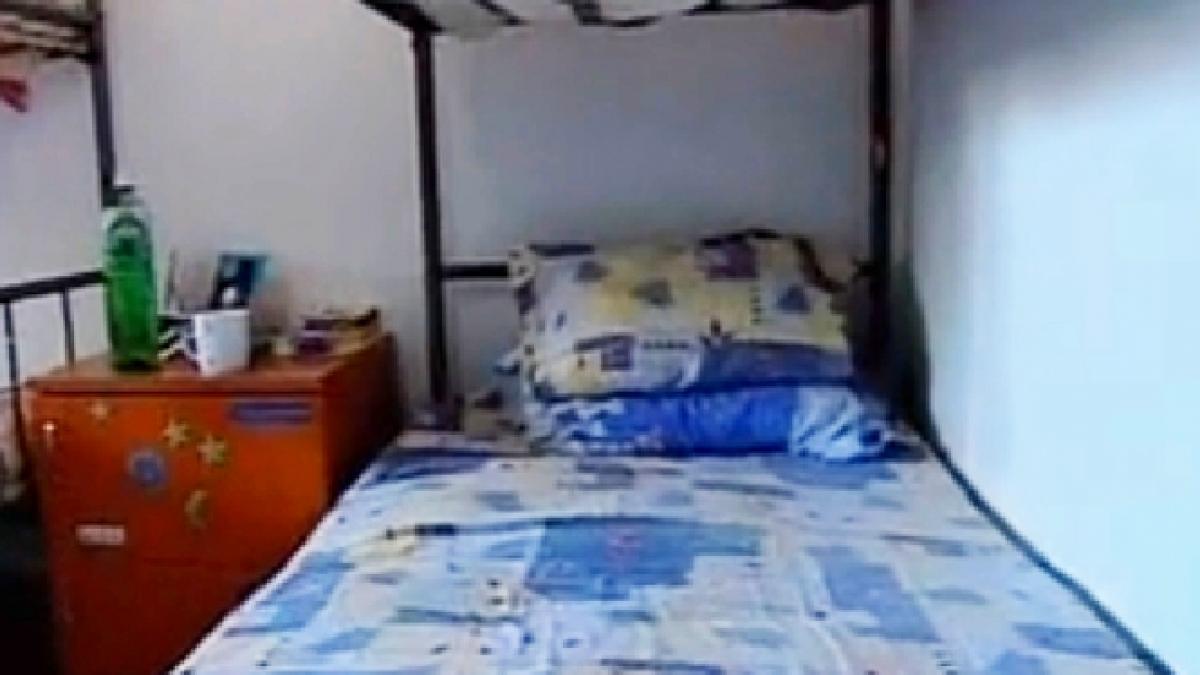 exclusiv cum arata celula in care sta gigi becali detinutii de la rahova l au intampinat cu urale