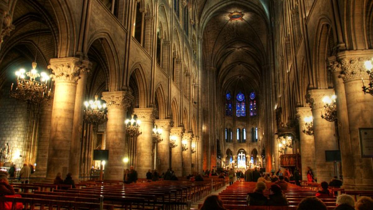 Sinucidere în catedrala Notre-Dame din Paris. Scriitorul Dominique Venner s-a împuşcat în faţa altarului