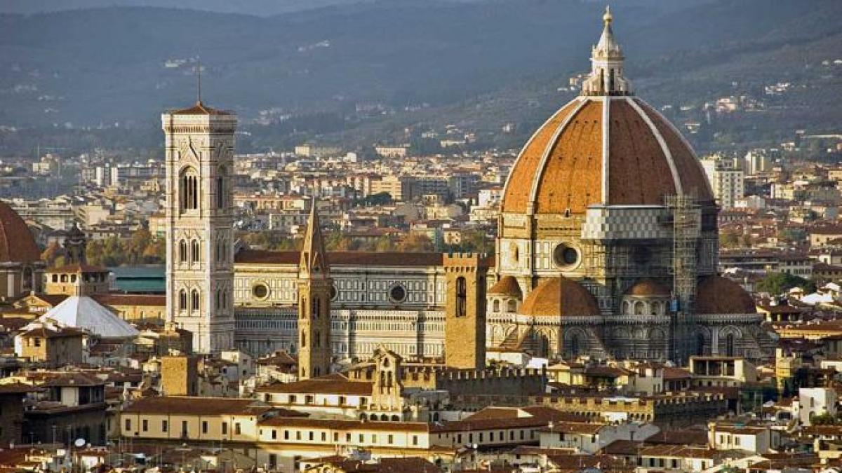 un bacsis generos a trimis o chelnerita in vacanta de vis