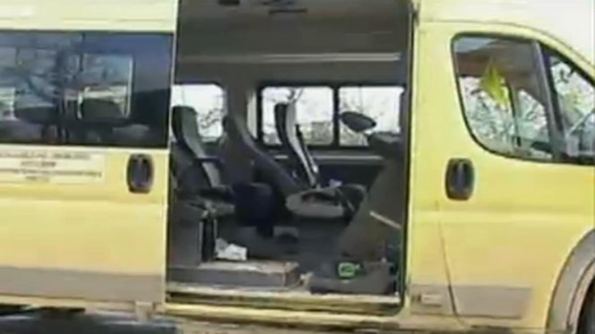 eleva omorata pe trotuar fata a fost strivita de un microbuz