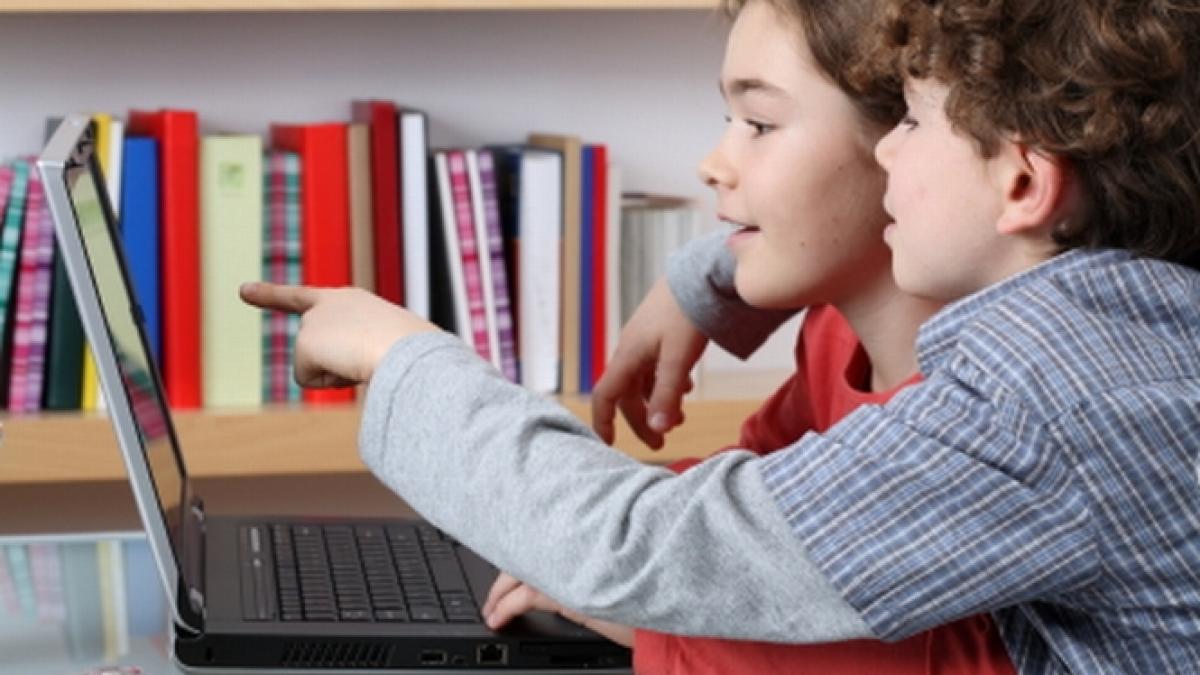 Manualele noi în variantă tipărită, digitală şi on-line vor fi la clase din 2014-2015