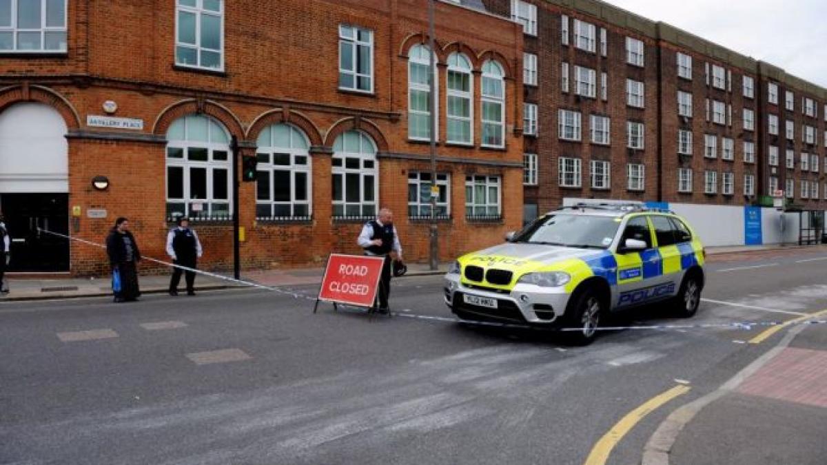 posibil atac terorist in londra un militar britanic a fost ucis iar atacatorii sai au fost raniti