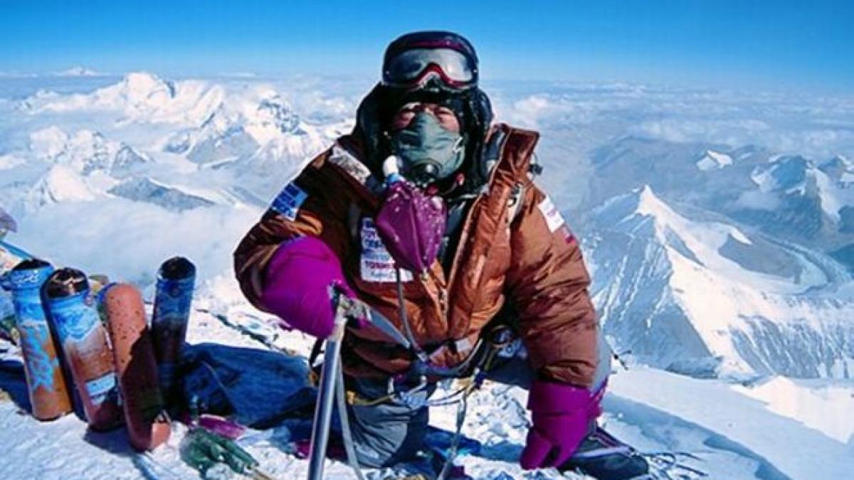 a cucerit everestul la 80 de ani