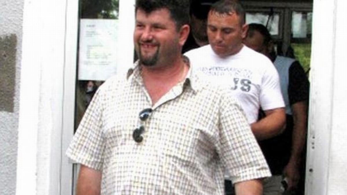 primarul din localitatea argeseana bradu cercetat pentru fraude electorale are interdictie de a