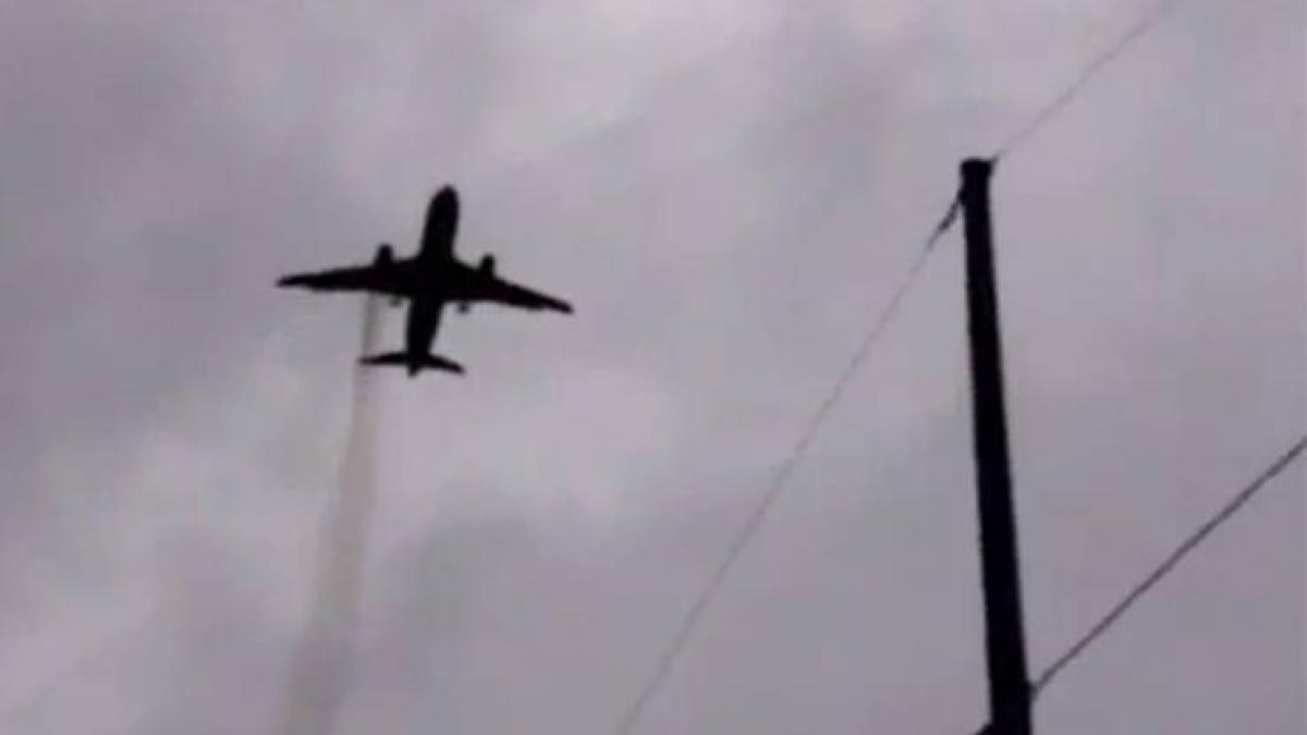 aeroportul heathrow a fost inchis un avion de pasageri a aterizat fortat cu un motor in flacari