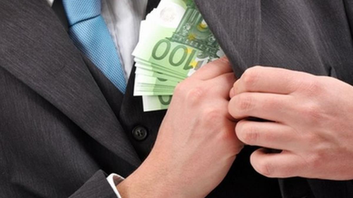 nereguli de aproape un milion euro la sucursala hidrocentrale curtea de arges fiecare fura cat poate