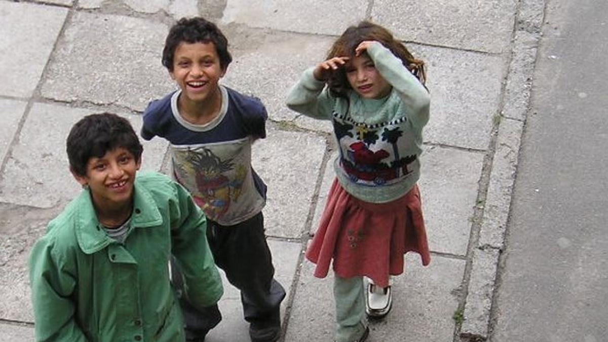 astazi romii si maine cine opriti rasismul egalitate in drepturi sute de romi au protestat in paris