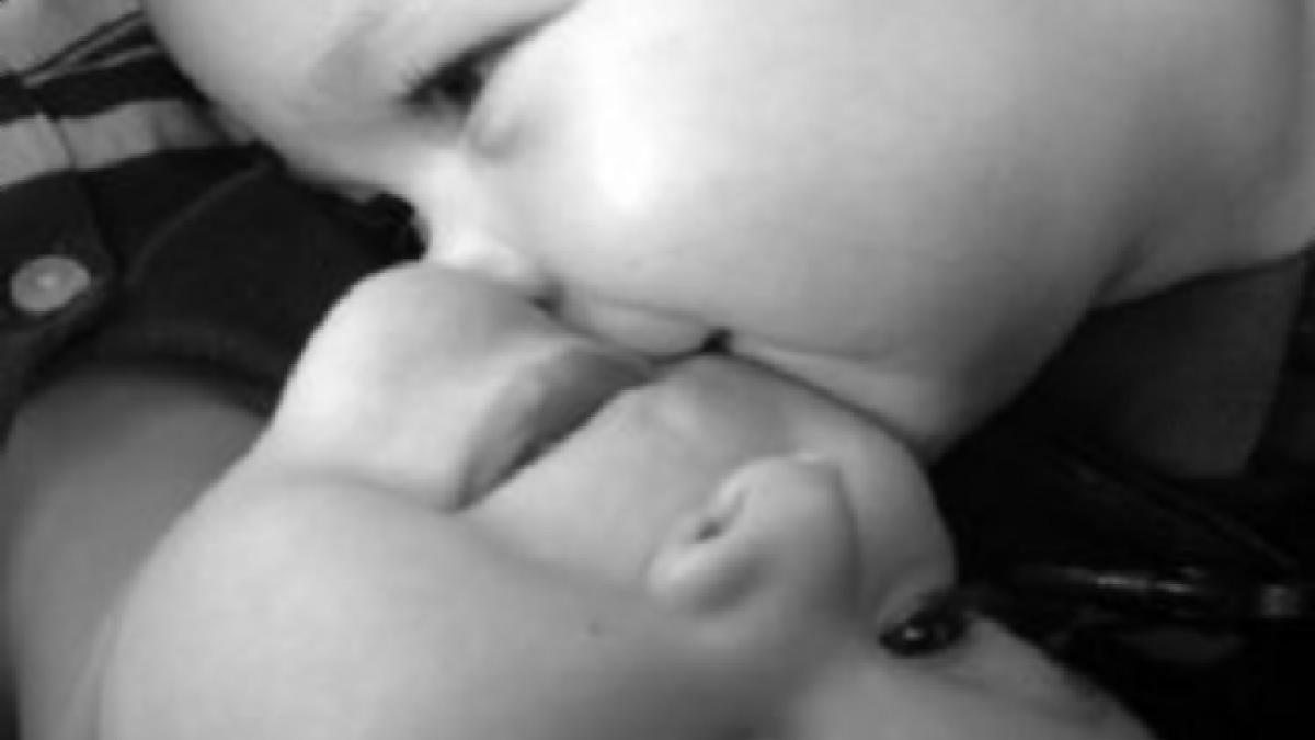 fotografia care iti va face ziua mai buna ce au facut doi frati gemeni imediat dupa nastere