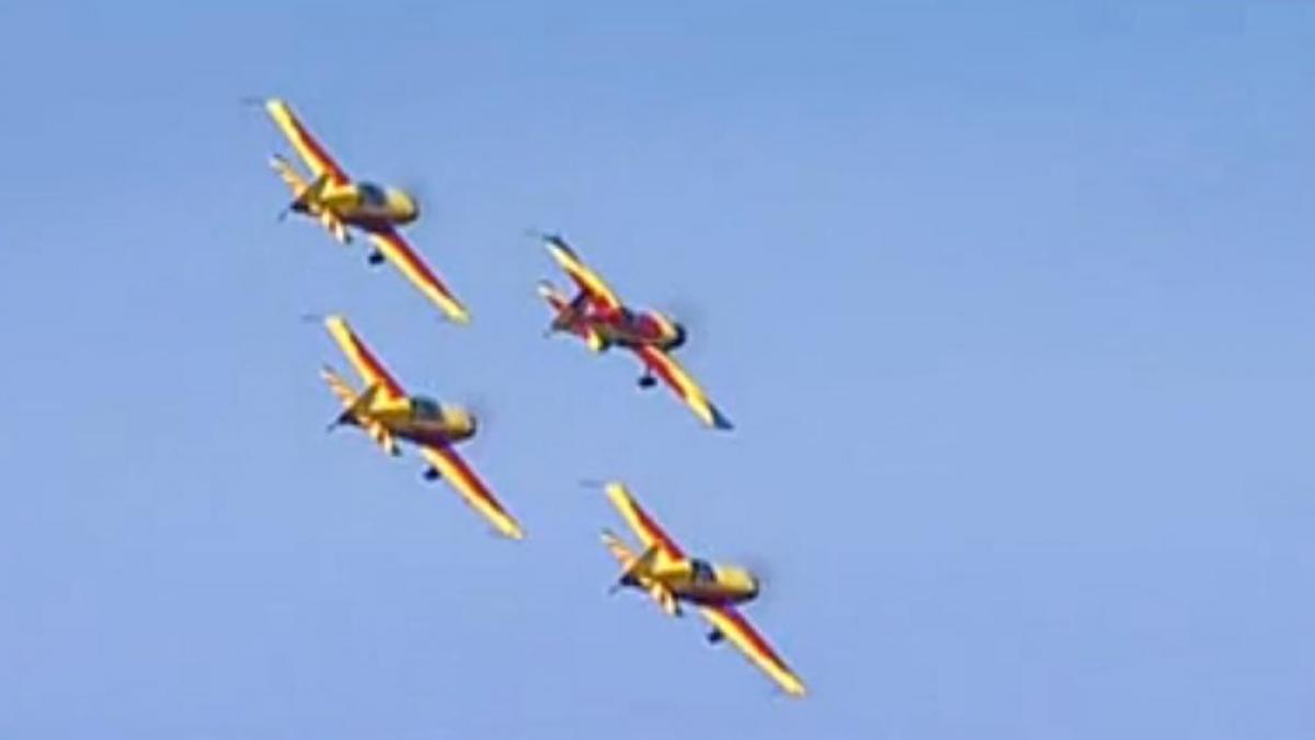 hawks of romania demonstratie aviatica deasupra aerodromului clinceni