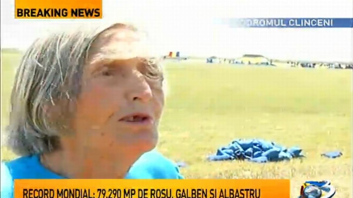 o batrana de 86 de ani a venit sa vada cel mai mare drapel din lume realizat de antena 3