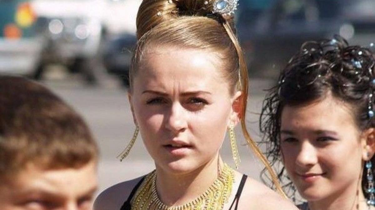 e mai mult decat scandaloasa tinuta acestei eleve la balul de sfarsit de an mama natura e mic copil