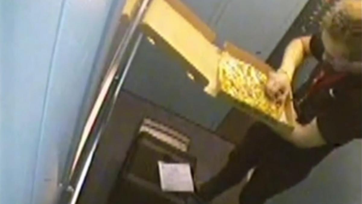 foame mare trebuia sa livreze o pizza unei familii dar s a servit cu tot ce era mai bun pe ea