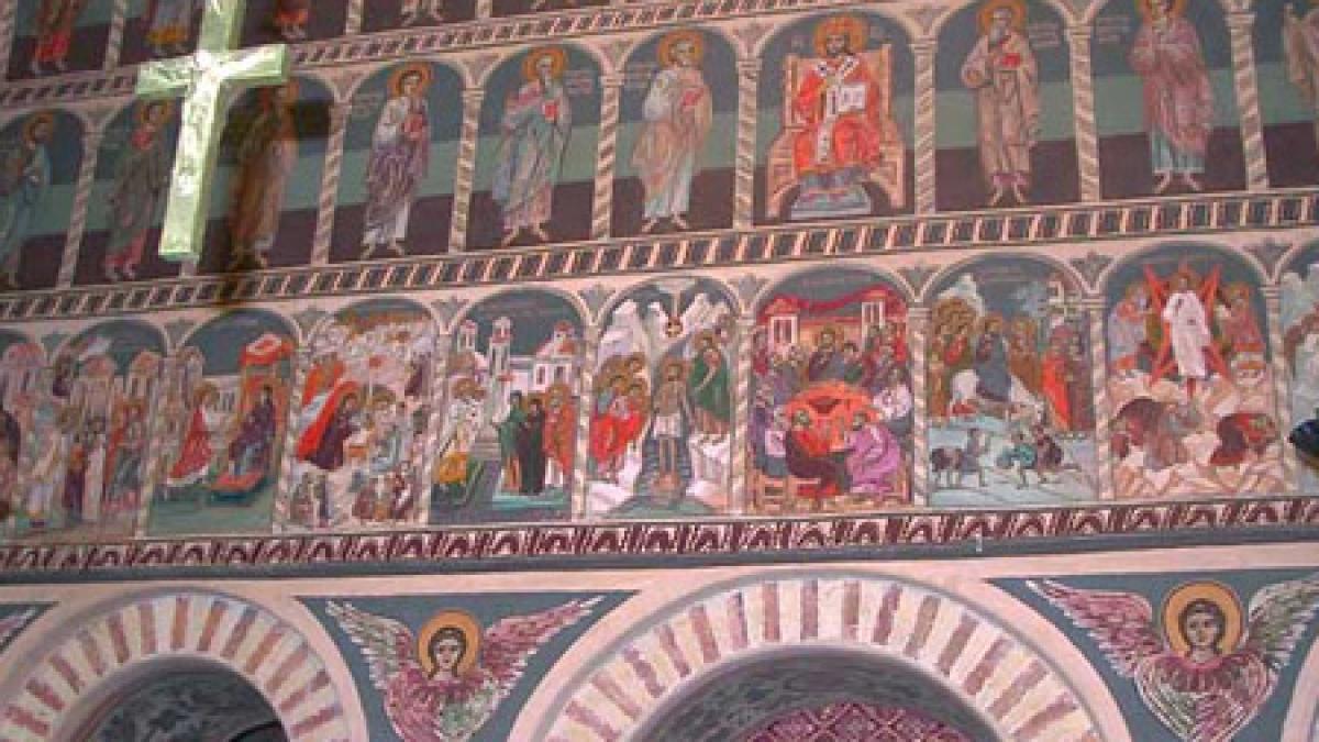 un extraterestru a fost descoperit desenat intr una din cele mai vechi manastiri din romania nu ne