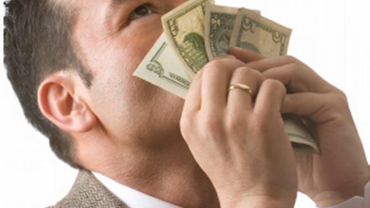 cat de mari sunt salariile nesimtite directorul cfr castiga 14 583 de euro pe luna vezi lista